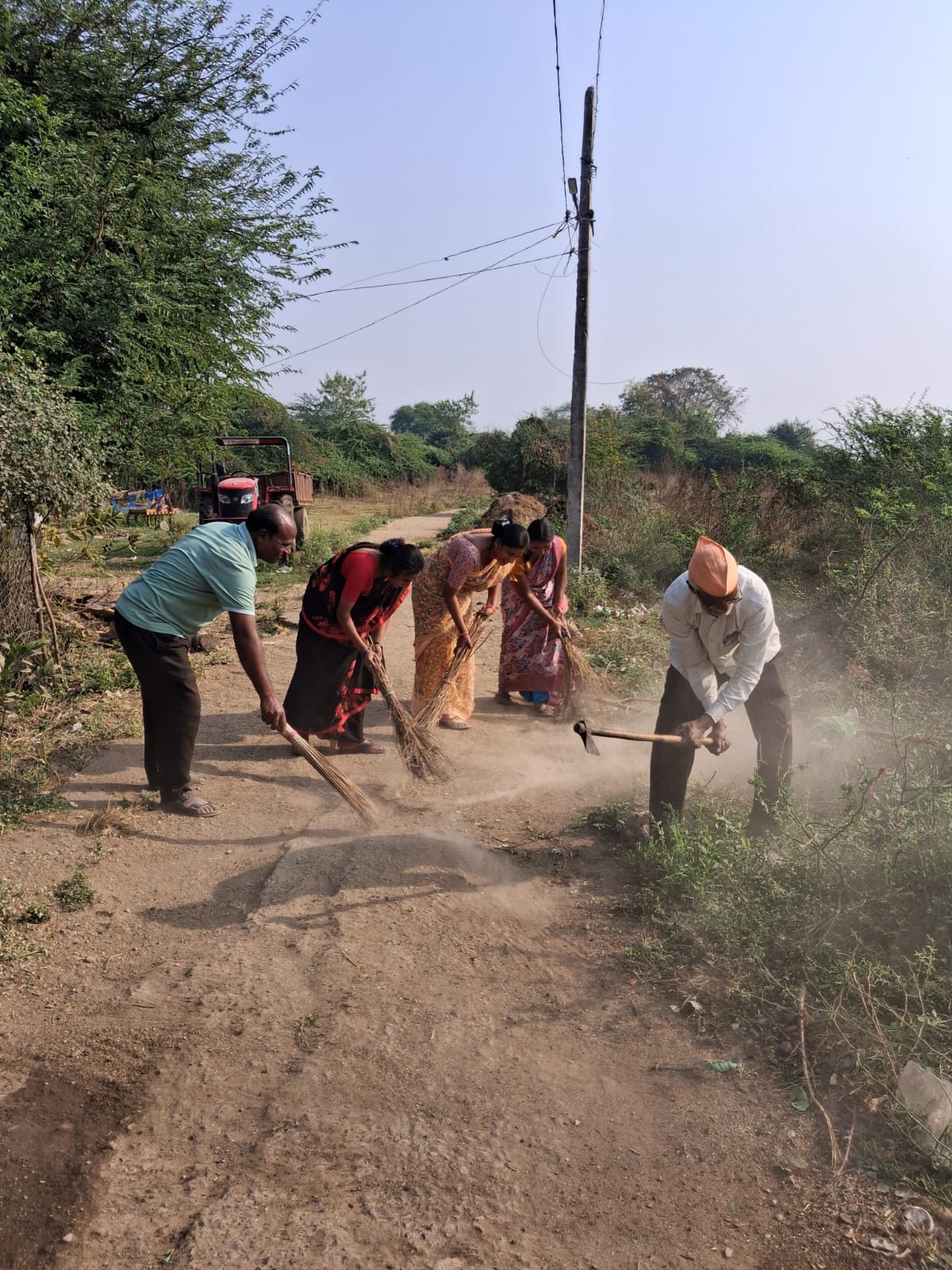 स्वच्छता अभियान – आठवड्यातून एक दिवस गावासाठी